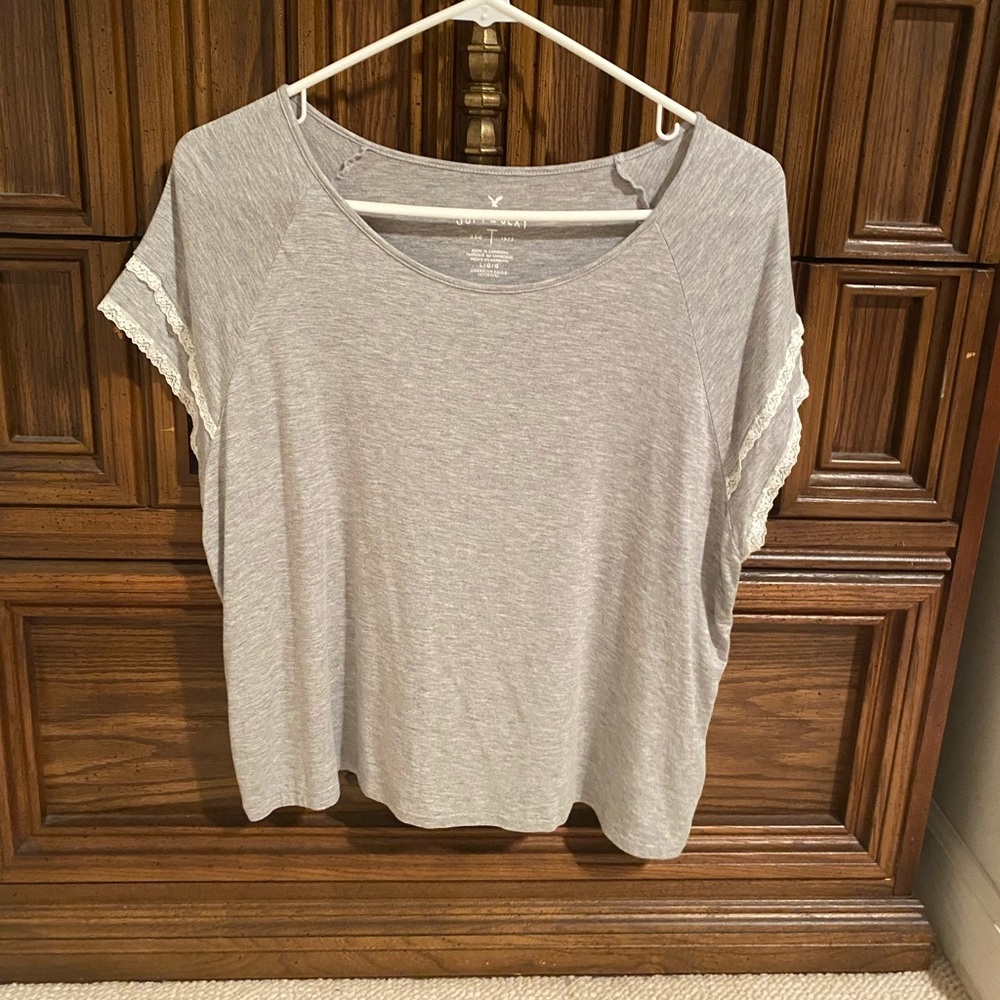 American Eagle Large gray t shirt with lace detail